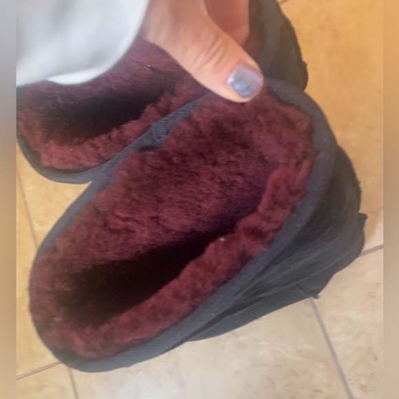 Black tall UGGS - Picture 4 of 7